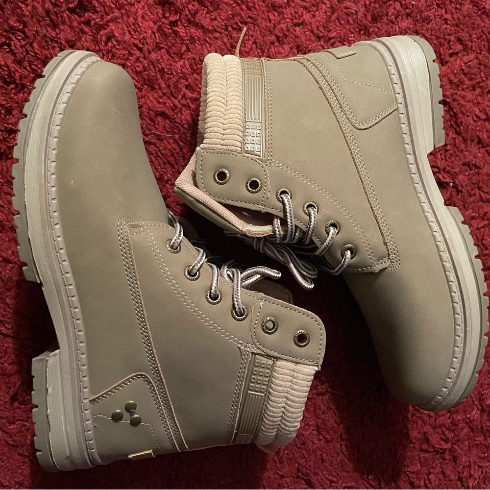 Women’s Beige Boots